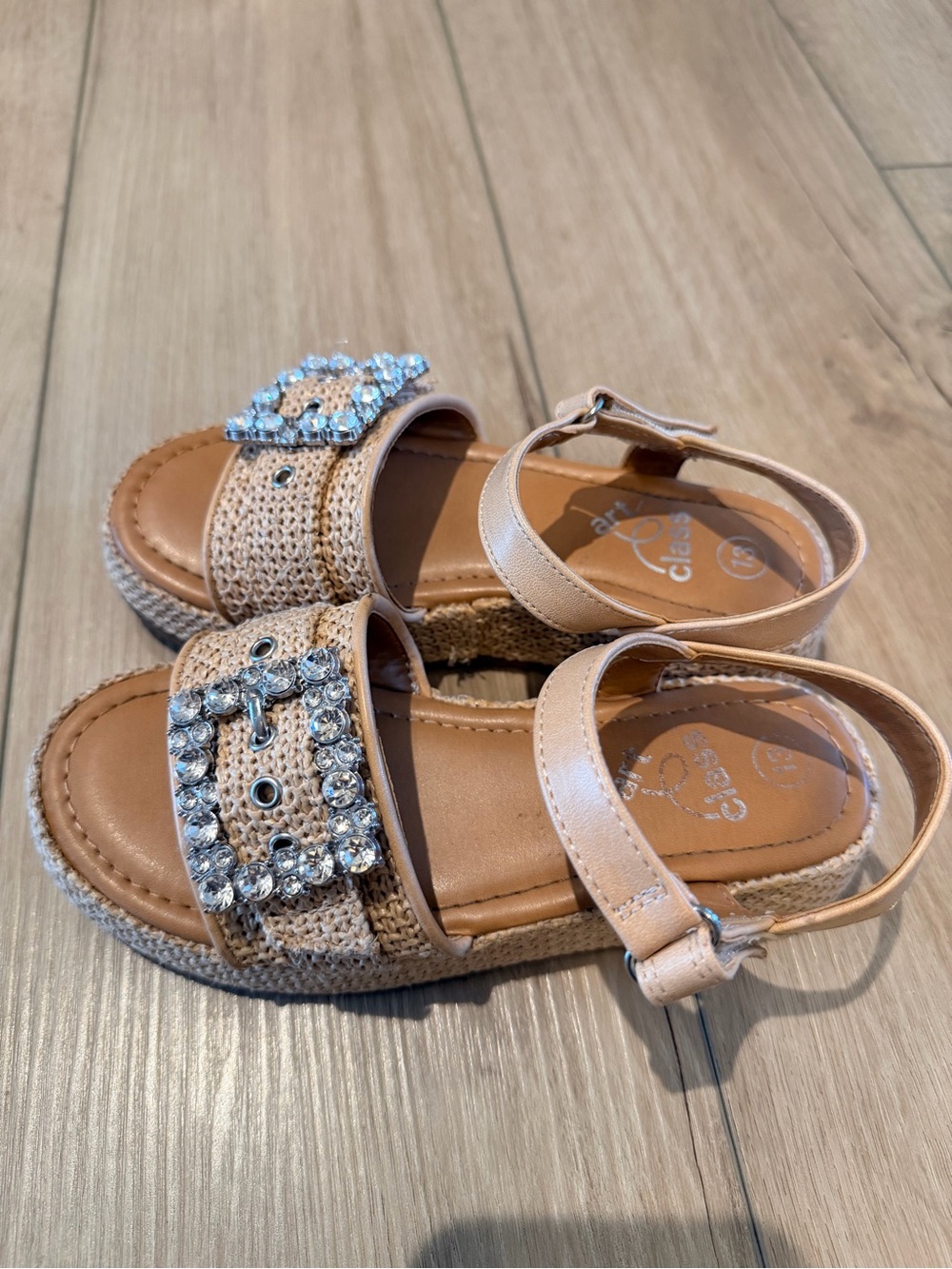 Girls cat & Jack sandals/wedges - Picture 2 of 2
